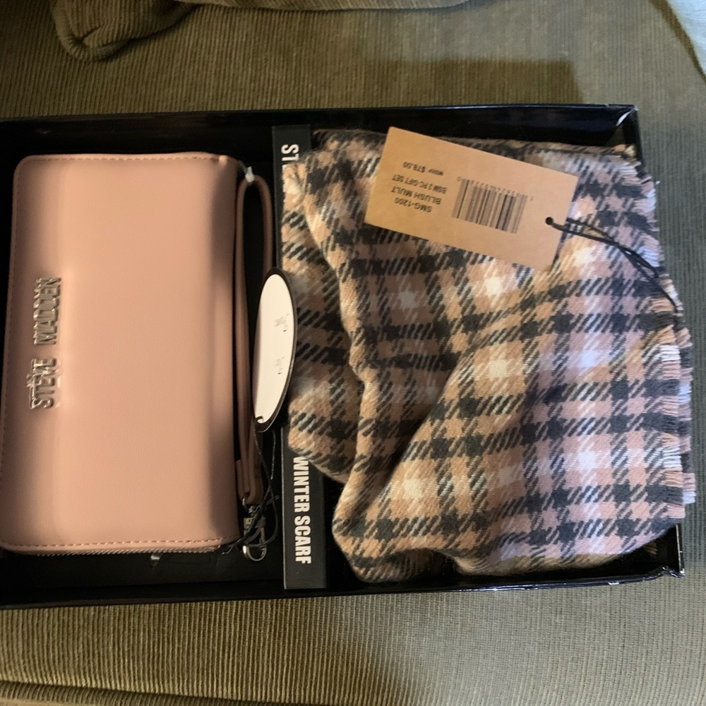 NWT Steve Madden Blush Wallet and Checkered Scarf Set